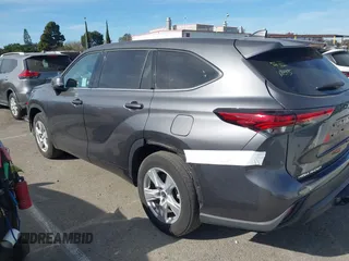 2022 Toyota Highlander LE with VIN 5TDZZRAH4NS096760, listed as a IAAI auction lot 41421802 with 28,379 mi miles and . Bid and sale history available at DreamBid. Image 3.
