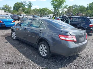 2011 Toyota Camry LE z VIN 4T1BF3EK6BU684661, wystawiony jako IAAI lot #42384005 z przebiegiem 303 241 mil mil oraz . Historia ofert i sprzedaży dostępna na DreamBid. Obrazek 3.