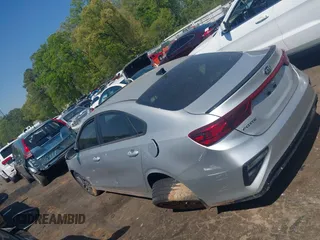 2020 Kia Forte EX z VIN 3KPF54AD2LE209899, wystawiony jako IAAI lot #42032590 z przebiegiem 136 554 mil mil oraz . Historia ofert i sprzedaży dostępna na DreamBid. Obrazek 14.