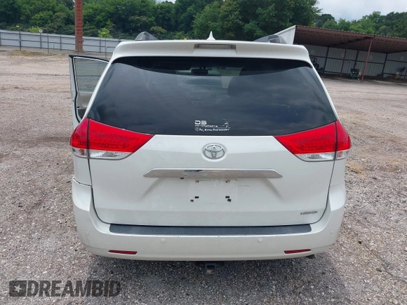 2012 Toyota Sienna XLE AAS z VIN 5TDYK3DC3CS186962, wystawiony jako IAAI lot #42325047 z przebiegiem Nie podano mil oraz . Historia ofert i sprzedaży dostępna na DreamBid. Obrazek 16.