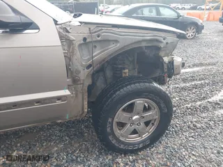 2005 Jeep Grand Cherokee Limited with VIN 1J8HR58255C587144, listed as a IAAI auction lot 41919246 with 185,687 mi miles. Bid and sale history available at carsss.com. Image 13.