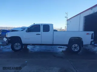 2012 GMC Sierra 2500HD SLE with VIN 1GT220C82CZ121696, listed as a IAAI auction lot 41608078 with 418,639 mi miles. Bid and sale history available at carsss.com. Image 14.