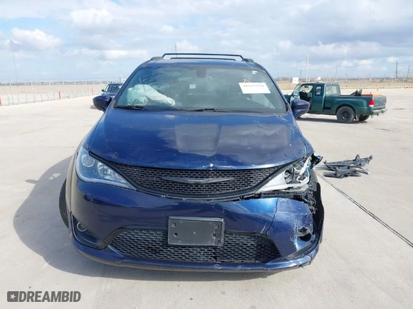 2018 Chrysler Pacifica Touring L with VIN 2C4RC1BG7JR157093, listed as a IAAI auction lot 41525270 with NaN miles. Bid and sale history available at carsss.com. Image 12.