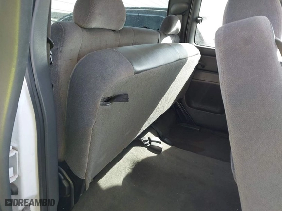 2006 GMC Sierra 1500 SLE1 with VIN 1GTEK19BX6Z180215, listed as a IAAI auction lot 41548959 with 394,076 mi miles. Bid and sale history available at carsss.com. Image 8.