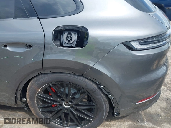 2025 Porsche Cayenne with VIN WP1AM2AY7SDA27408, listed as a IAAI auction lot 42462860 with 2,910 mi miles and . Bid and sale history available at DreamBid. Image 19.