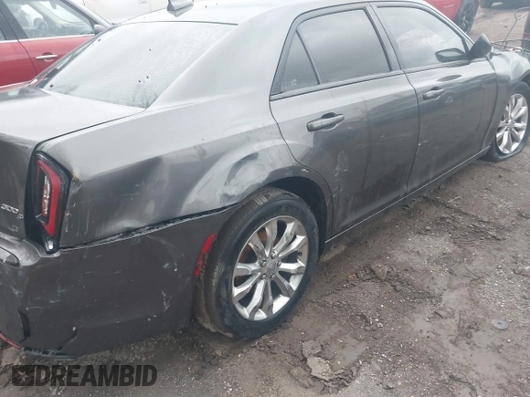 2015 Chrysler 300 S z VIN 2C3CCAGGXFH793040, wystawiony jako IAAI lot #41838875 z przebiegiem 154 813 mil mil oraz . Historia ofert i sprzedaży dostępna na DreamBid. Obrazek 17.