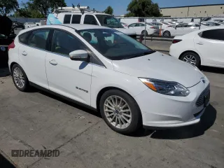 2016 Ford Focus Electric z VIN 1FADP3R47GL216219, wystawiony jako Copart lot #63930905 z przebiegiem 93 985 mil mil oraz Czysty tytuł • Clean title. Historia ofert i sprzedaży dostępna na DreamBid. Obrazek 4.