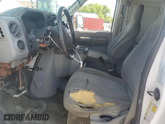 2010 Ford Econoline Cargo Commercial z VIN 1FTNE1EW7ADA66467, wystawiony jako Copart lot #59238055 z przebiegiem Nie podano mil oraz Czysty tytuł • Clean title. Historia ofert i sprzedaży dostępna na DreamBid. Obrazek 7.