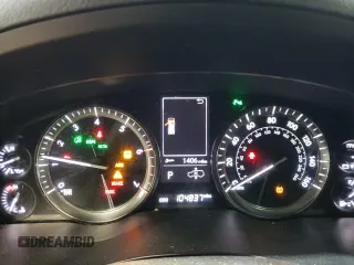 2018 Lexus LX 570 z VIN JTJHY7AX8J4262937, wystawiony jako Copart lot #49702925 z przebiegiem 104 837 mil mil oraz Szkody całkowita. Historia ofert i sprzedaży dostępna na DreamBid. Obrazek 9.