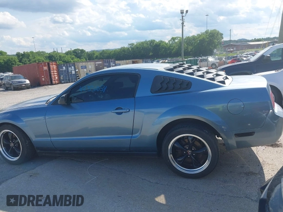 2005 Ford Mustang Deluxe с VIN 1ZVFT80N155168894, выставлен на аукционе IAAI как лот 42331054 с пробегом 194 939 миль миль и . История ставок и продаж доступна на DreamBid. Изображение 14.