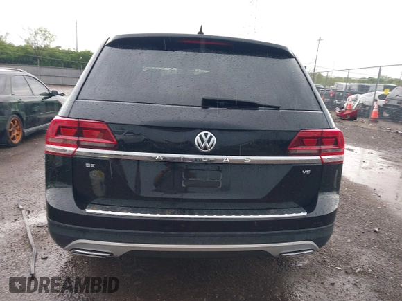 2018 Volkswagen Atlas SE с VIN 1V2CR2CA8JC566036, выставлен на аукционе IAAI как лот 42122613 с пробегом 89 691 миль миль и . История ставок и продаж доступна на DreamBid. Изображение 17.