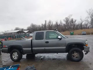 2000 Chevrolet Silverado 1500 LS with VIN 1GCEK19T6YE274790, listed as a IAAI auction lot 41560358 with 244,940 mi miles. Bid and sale history available at carsss.com. Image 12.