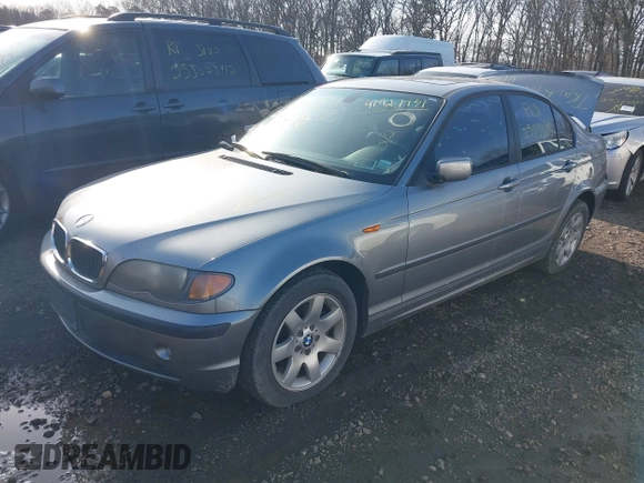 2005 BMW 3 Series 325xi with VIN WBAEU33495PR16004, listed as a IAAI auction lot 41927931 with 999,999 mi miles. Bid and sale history available at carsss.com. Image 2.