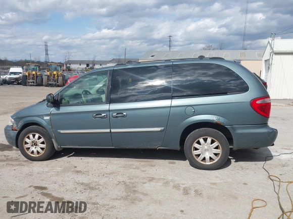 2006 Chrysler Town & Country LWB Touring with VIN 2A4GP54LX6R693048, listed as a IAAI auction lot 41887949 with 187,000 mi miles. Bid and sale history available at carsss.com. Image 14.