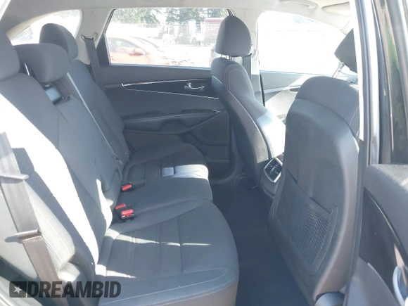 2018 Kia Sorento LX V6 with VIN 5XYPGDA58JG403974, listed as a IAAI auction lot 41233326 with 58,099 mi miles. Bid and sale history available at carsss.com. Image 8.