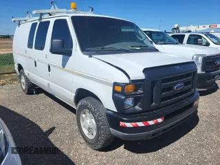2008 Ford Econoline Cargo Commercial z VIN 1FTNE24L98DA83102, wystawiony jako IAAI lot #42455905 z przebiegiem 185 727 mil mil oraz . Historia ofert i sprzedaży dostępna na DreamBid. Obrazek 2.