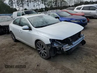2015 Volvo S60 T6 Drive-E with VIN YV149MFK8F1345555, listed as a Copart auction lot 44394993 with 109,255 mi miles. Bid and sale history available at carsss.com. Image 4.