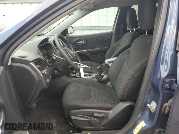 2020 Jeep Cherokee Latitude z VIN 1C4PJLCB6LD555929, wystawiony jako Copart lot #58735125 z przebiegiem 102 759 mil mil oraz Szkoda całkowita • Salvage title. Historia ofert i sprzedaży dostępna na DreamBid. Obrazek 7.