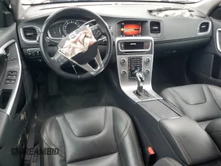 2017 Volvo V60 z VIN YV440MWKXH1040994, wystawiony jako Copart lot #81419934 z przebiegiem Nie podano mil oraz Szkoda całkowita • Salvage title. Historia ofert i sprzedaży dostępna na DreamBid. Obrazek 8.