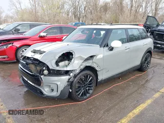 2017 MINI Clubman Cooper S with VIN WMWLU5C59H2E83705, listed as a IAAI auction lot 41853702 with 135,905 mi miles. Bid and sale history available at carsss.com. Image 18.