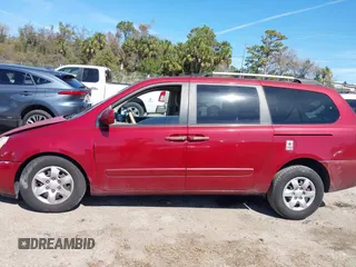 2009 Kia Sedona LX with VIN KNDMB233296307113, listed as a IAAI auction lot 41696813 with 121,722 mi miles. Bid and sale history available at carsss.com. Image 14.