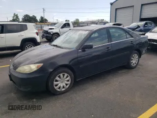 2005 Toyota Camry STD z VIN 4T1BE32K15U089356, wystawiony jako Copart lot #60533705 z przebiegiem 129 361 mil mil oraz Szkoda całkowita • Salvage title. Historia ofert i sprzedaży dostępna na DreamBid. Obrazek 1.
