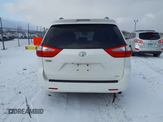 2017 Toyota Sienna XLE Auto Access Seat with VIN 5TDYZ3DC4HS852620, listed as a IAAI auction lot 40988036 with 82,581 mi miles. Bid and sale history available at carsss.com. Image 17.