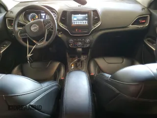 2019 Jeep Cherokee Latitude Plus z VIN 1C4PJLLB4KD307791, wystawiony jako Copart lot #54904595 z przebiegiem 62 943 mil mil oraz Szkoda całkowita • Salvage title. Historia ofert i sprzedaży dostępna na DreamBid. Obrazek 8.