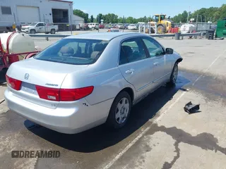2005 Honda Accord LX z VIN 1HGCM56465A123734, wystawiony jako IAAI lot #42331722 z przebiegiem 131 881 mil mil oraz . Historia ofert i sprzedaży dostępna na DreamBid. Obrazek 4.