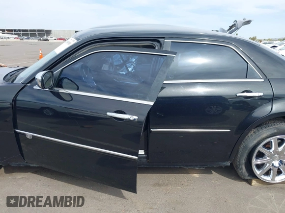 2008 Chrysler 300 C Hemi with VIN 2C3KA63H18H335466, listed as a IAAI auction lot 41899381 with Not Provided miles and . Bid and sale history available at carsss.com. Image 13.