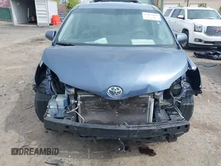 2015 Toyota Sienna XLE with VIN 5TDYK3DC9FS653421, listed as a IAAI auction lot 42031069 with 175,830 mi miles. Bid and sale history available at carsss.com. Image 6.