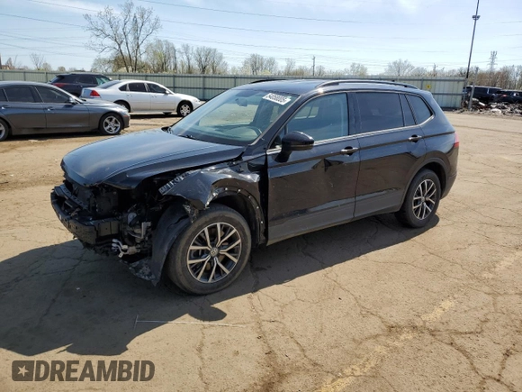 2021 Volkswagen Tiguan S z VIN 3VV0B7AX0MM068396, wystawiony jako Copart lot #54058005 z przebiegiem 42 103 mil mil oraz Czysty tytuł • Clean title. Historia ofert i sprzedaży dostępna na DreamBid. Obrazek 1.