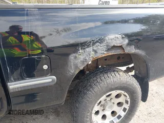 2000 Toyota Tundra SR5 with VIN 5TBBT4411YS094319, listed as a IAAI auction lot 42178871 with 210,339 mi miles and . Bid and sale history available at DreamBid. Image 6.