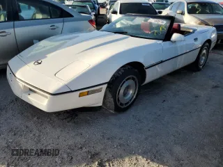1987 Chevrolet Corvette z VIN 1G1YY3189H5124079, wystawiony jako Copart lot #77180974 z przebiegiem Nie podano mil oraz Szkoda całkowita • Salvage title. Historia ofert i sprzedaży dostępna na DreamBid. Obrazek 1.