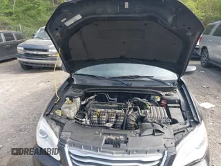 2013 Chrysler 200 LX with VIN 1C3CCBAB7DN568548, listed as a IAAI auction lot 41922392 with 173,255 mi miles. Bid and sale history available at carsss.com. Image 10.