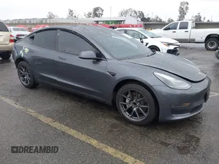 2023 Tesla Model 3 z VIN 5YJ3E1EA8PF687455, wystawiony jako IAAI lot #41572917 z przebiegiem 33 097 mil mil oraz . Historia ofert i sprzedaży dostępna na DreamBid. Obrazek 1.