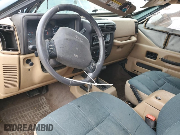 2000 Jeep Wrangler Sahara z VIN 1J4FA59S5YP803327, wystawiony jako Copart lot #44382505 z przebiegiem Nie podano mil oraz Szkoda całkowita • Salvage title. Historia ofert i sprzedaży dostępna na DreamBid. Obrazek 8.