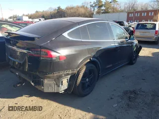 2016 Tesla Model X 70D z VIN 5YJXCAE21GF008724, wystawiony jako IAAI lot #41254897 z przebiegiem 56 140 mil mil oraz . Historia ofert i sprzedaży dostępna na DreamBid. Obrazek 4.