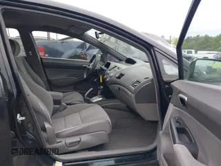 2008 Honda Civic LX с VIN 2HGFA16518H311882, выставлен на аукционе IAAI как лот 42277899 с пробегом 57 140 миль миль и . История ставок и продаж доступна на DreamBid. Изображение 5.