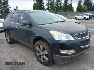 2012 Chevrolet Traverse 1LT z VIN 1GNKRGED6CJ370362, wystawiony jako IAAI lot #42267410 z przebiegiem 113 370 mil mil oraz . Historia ofert i sprzedaży dostępna na DreamBid. Obrazek 1.