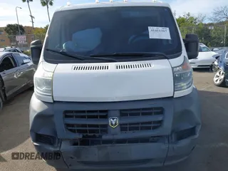 2016 Ram ProMaster Cargo z VIN 3C6TRVAG5GE134667, wystawiony jako IAAI lot #41411317 z przebiegiem 109 352 mil mil oraz . Historia ofert i sprzedaży dostępna na DreamBid. Obrazek 12.