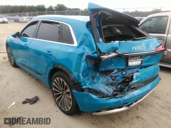 2019 Audi e-tron Prestige с VIN WA1VAAGE0KB007669, выставлен на аукционе IAAI как лот 40253514 с пробегом 45 177 миль миль и . История ставок и продаж доступна на DreamBid. Изображение 3.