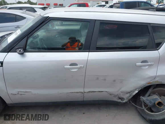 2016 Kia Soul z VIN KNDJN2A25G7823770, wystawiony jako IAAI lot #42115293 z przebiegiem 114 072 mil mil oraz . Historia ofert i sprzedaży dostępna na DreamBid. Obrazek 15.