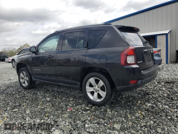 2014 Jeep Compass Latitude with VIN 1C4NJDEB6ED623613, listed as a Copart auction lot 52078795 with 186,156 mi miles and Clean Title. Bid and sale history available at carsss.com. Image 2.