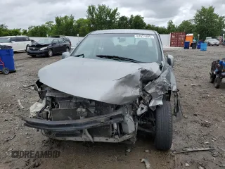 2010 Nissan Versa S z VIN 3N1BC1AP9AL418100, wystawiony jako Copart lot #57971985 z przebiegiem 95 353 mil mil oraz Szkoda całkowita • Salvage title. Historia ofert i sprzedaży dostępna na DreamBid. Obrazek 5.