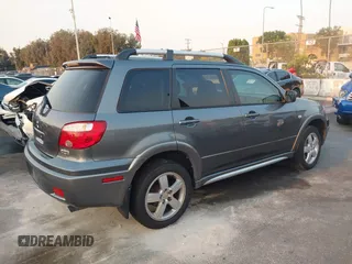 2005 Mitsubishi Outlander XLS with VIN JA4LX41F75U022428, listed as a IAAI auction lot 40293668 with 190,917 mi miles. Bid and sale history available at carsss.com. Image 4.