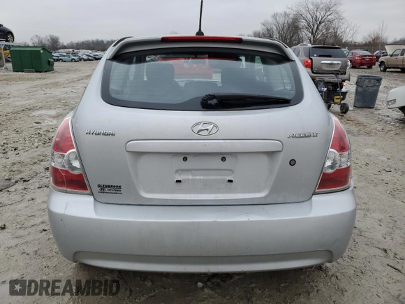 2008 Hyundai Accent SE z VIN KMHCN36C28U098322, wystawiony jako Copart lot #85439204 z przebiegiem 73 280 mil mil oraz Czysty tytuł • Clean title. Historia ofert i sprzedaży dostępna na DreamBid. Obrazek 6.