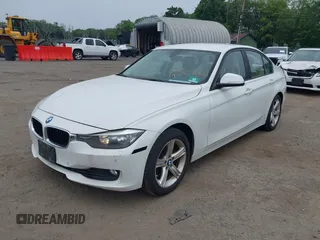 2015 BMW 3 Series 328i xDrive с VIN WBA3B5G55FNS17395, выставлен на аукционе IAAI как лот 42511002 с пробегом 228 228 миль миль и . История ставок и продаж доступна на DreamBid. Изображение 17.