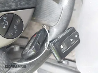 2006 Toyota Prius z VIN JTDKB20U167519401, wystawiony jako IAAI lot #42149930 z przebiegiem Nie podano mil oraz . Historia ofert i sprzedaży dostępna na DreamBid. Obrazek 11.