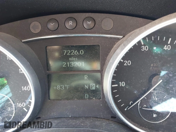 2006 Mercedes-Benz M 350 z VIN 4JGBB86E56A029996, wystawiony jako IAAI lot #42314878 z przebiegiem 213 201 mil mil oraz . Historia ofert i sprzedaży dostępna na DreamBid. Obrazek 7.